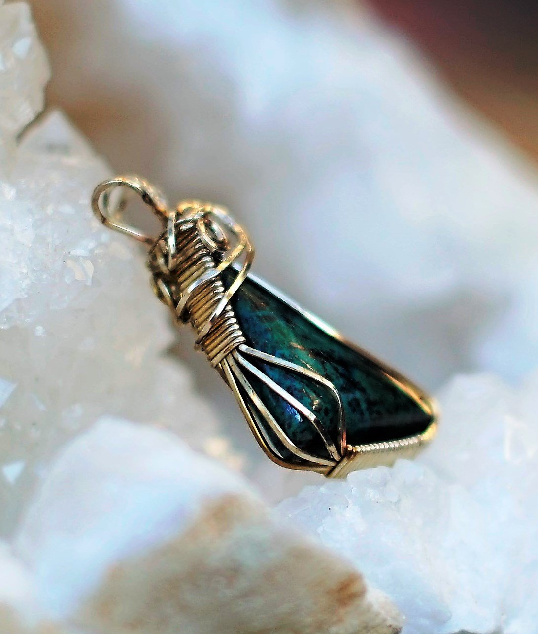 This gorgeous Malachite-Chrysocolla pendant brings serenity, tranquility, and calming energies, making it a beautiful crystal to wear as a pendant. It brings the energy of new beginnings, helping to facilitate smooth transitions in times of change. Working with Malachite-Chrysocolla is one of the most healing ways to release emotional blockages. It is also invaluable in creative expression.